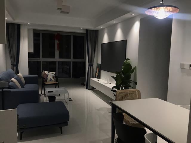 我的小窩終于畢業(yè)了，我喜歡這樣的白色裝飾，當(dāng)我走進(jìn)門的時候，我
